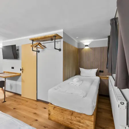 Comenius Hotel 2*