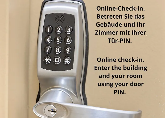 康米纽斯酒店 3*